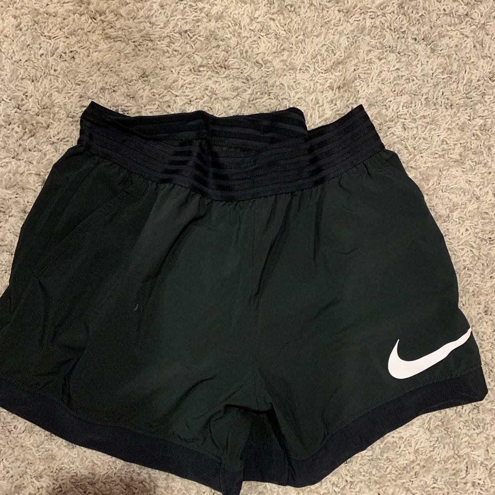 nike shorts size small